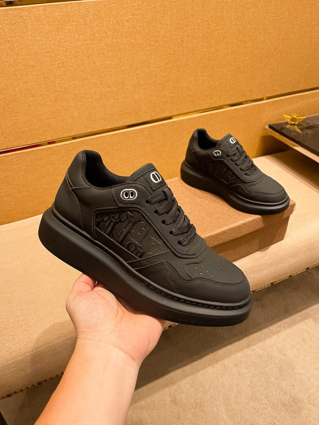 Men's shoes💰 440💰[Dior]🔥 High-end men's shoes brand official website 1:1 latest masterpiece: the upper is made of Italian imported first-layer cowhide with a comfortable and breathable lining➕original non-slip and wear-resistant outsole🔥, making walking more convenient and comfortable! An exclusive new model, a stunning work, a beautiful 1:1 replica [color] compared to the official quality! Create a fashionable personality to set off your uniqueness! A must-have for trendy men! Classic 🔥 Size: 38-44 Color: 🔥 2⃣️ colors available 🔥.